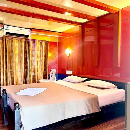 Hotel Harmony Houseboats à Alappuzha Extérieur photo