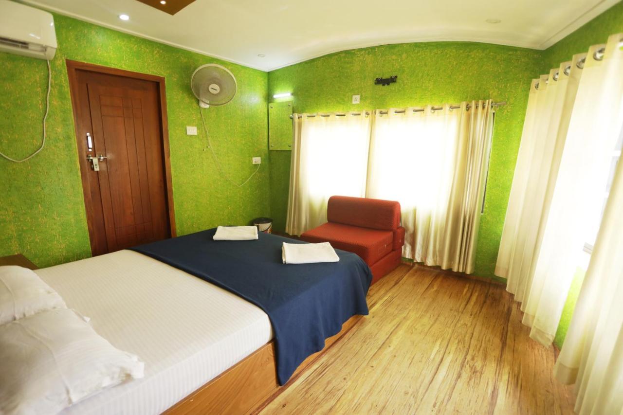 Hotel Harmony Houseboats à Alappuzha Extérieur photo