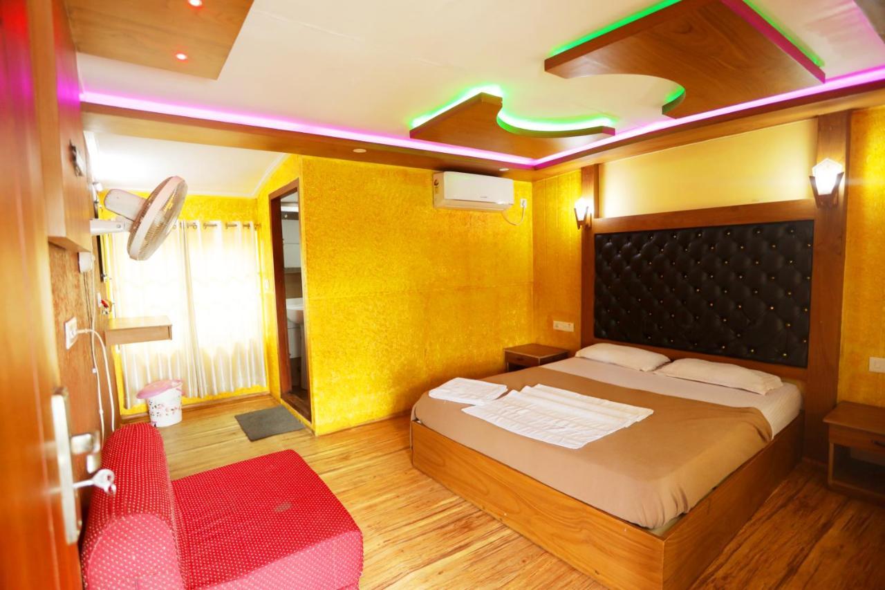 Hotel Harmony Houseboats à Alappuzha Extérieur photo