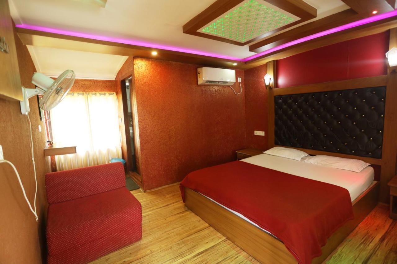 Hotel Harmony Houseboats à Alappuzha Extérieur photo