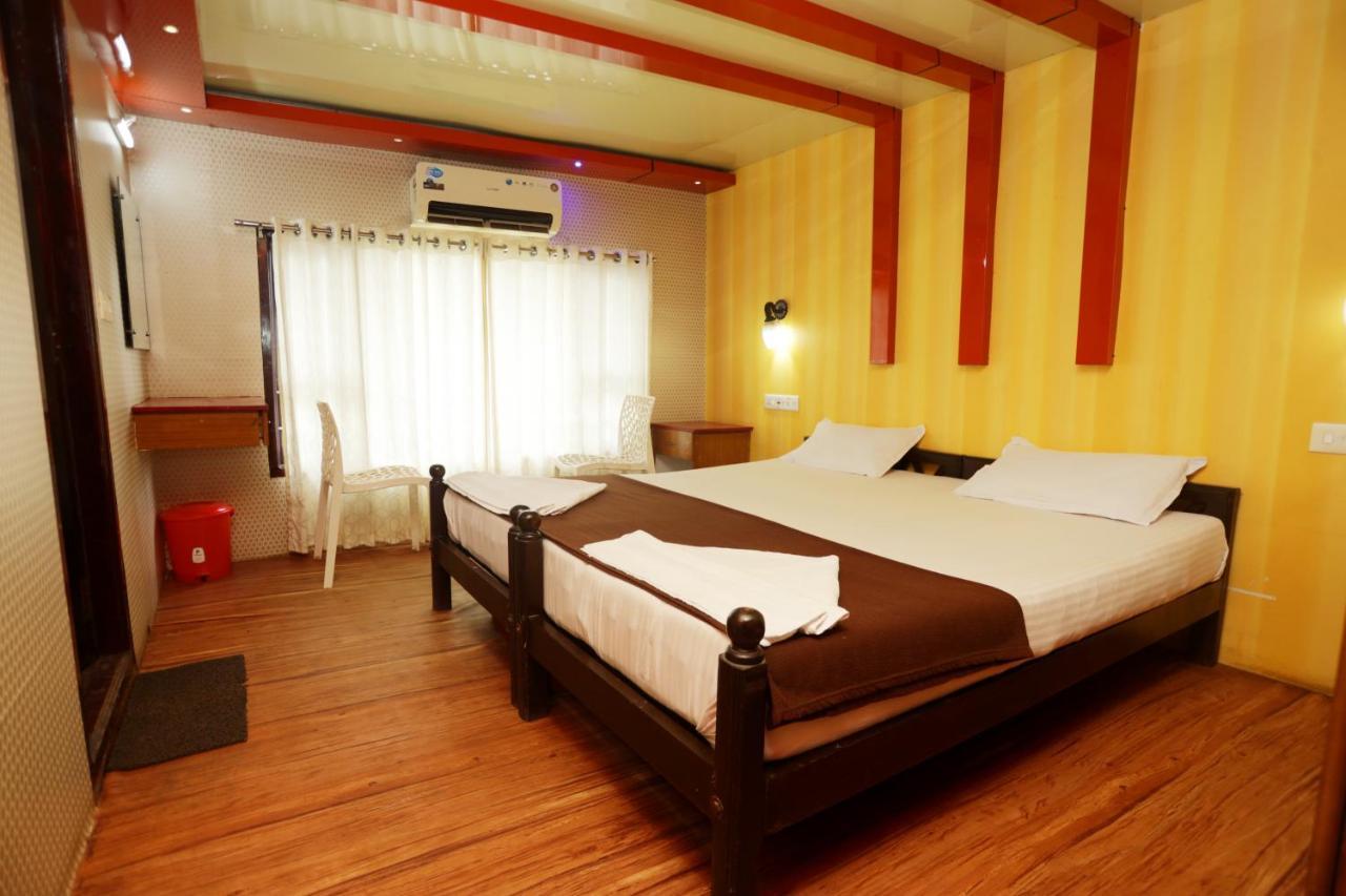 Hotel Harmony Houseboats à Alappuzha Extérieur photo