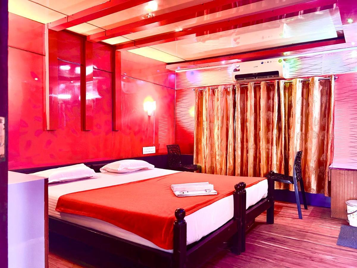 Hotel Harmony Houseboats à Alappuzha Extérieur photo