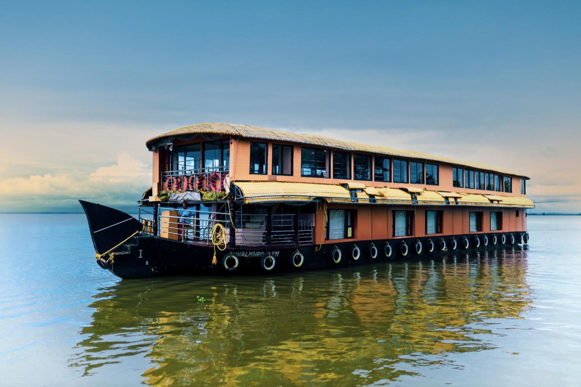 Hotel Harmony Houseboats à Alappuzha Extérieur photo