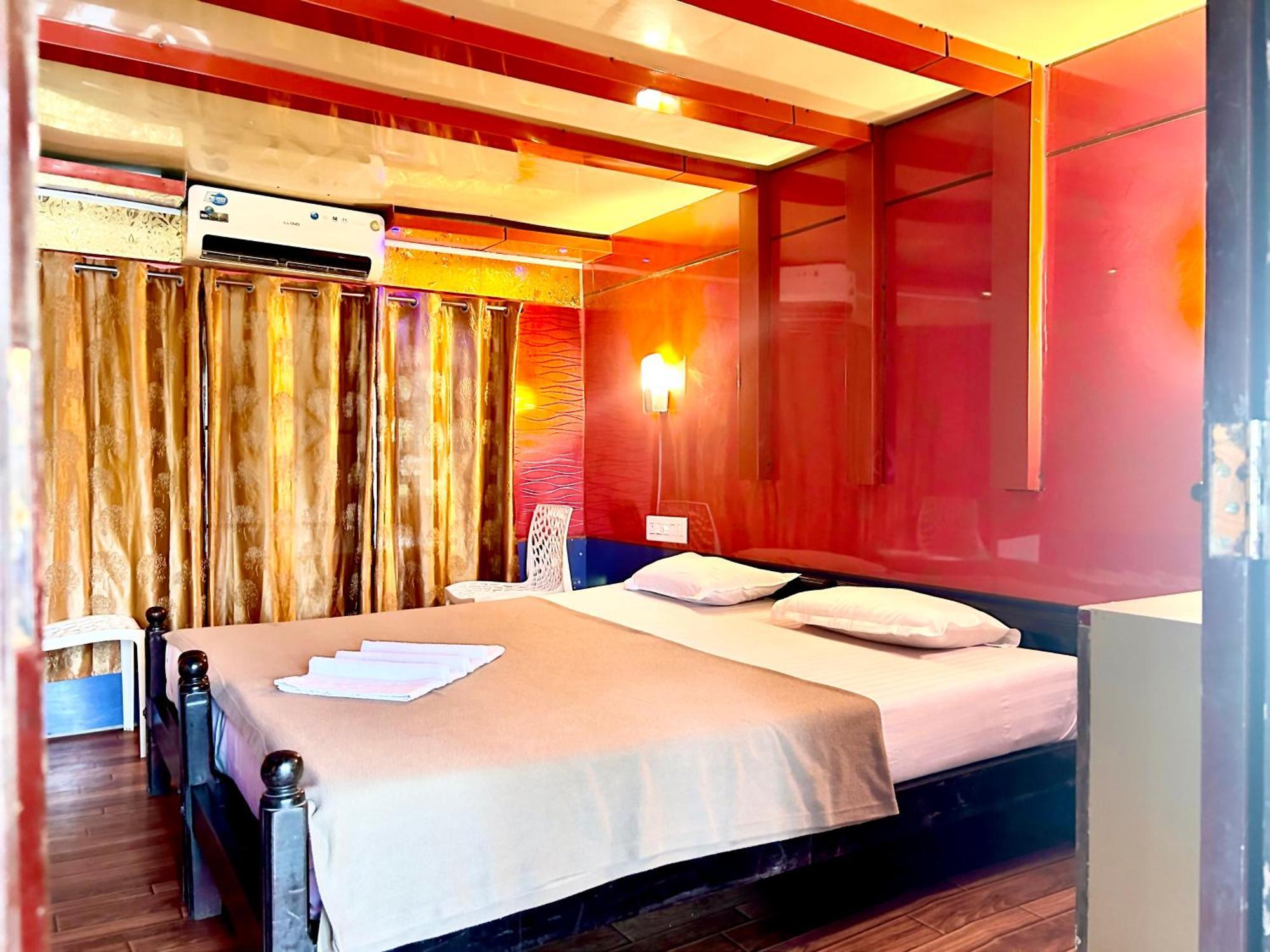 Hotel Harmony Houseboats à Alappuzha Extérieur photo