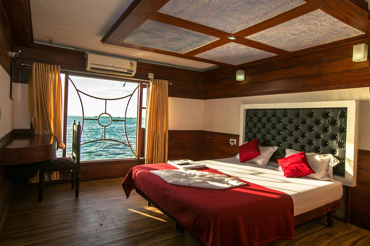 Hotel Harmony Houseboats à Alappuzha Extérieur photo