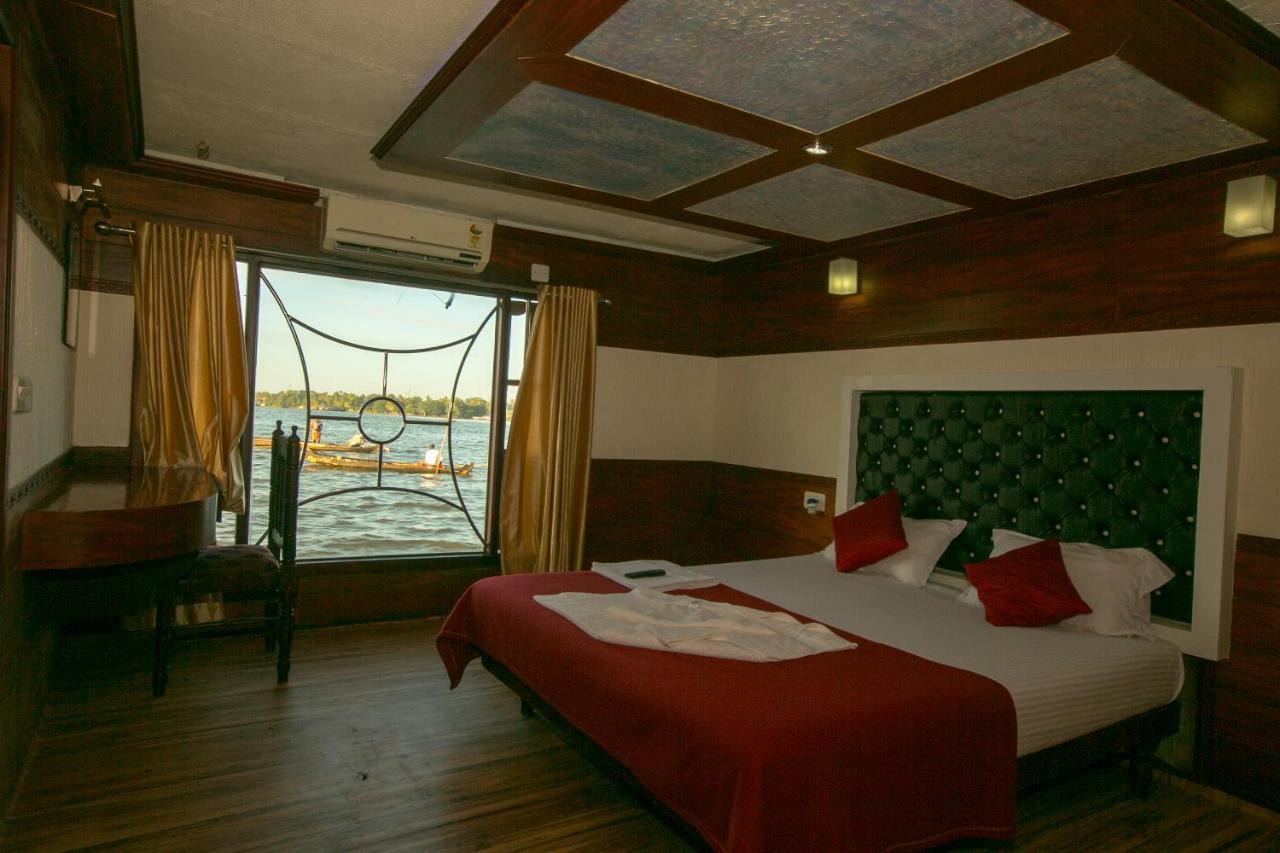 Hotel Harmony Houseboats à Alappuzha Extérieur photo