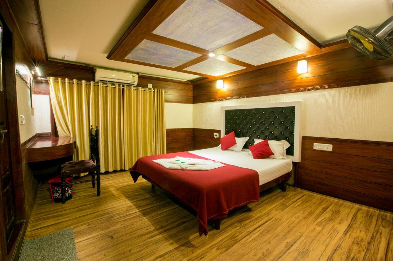 Hotel Harmony Houseboats à Alappuzha Extérieur photo