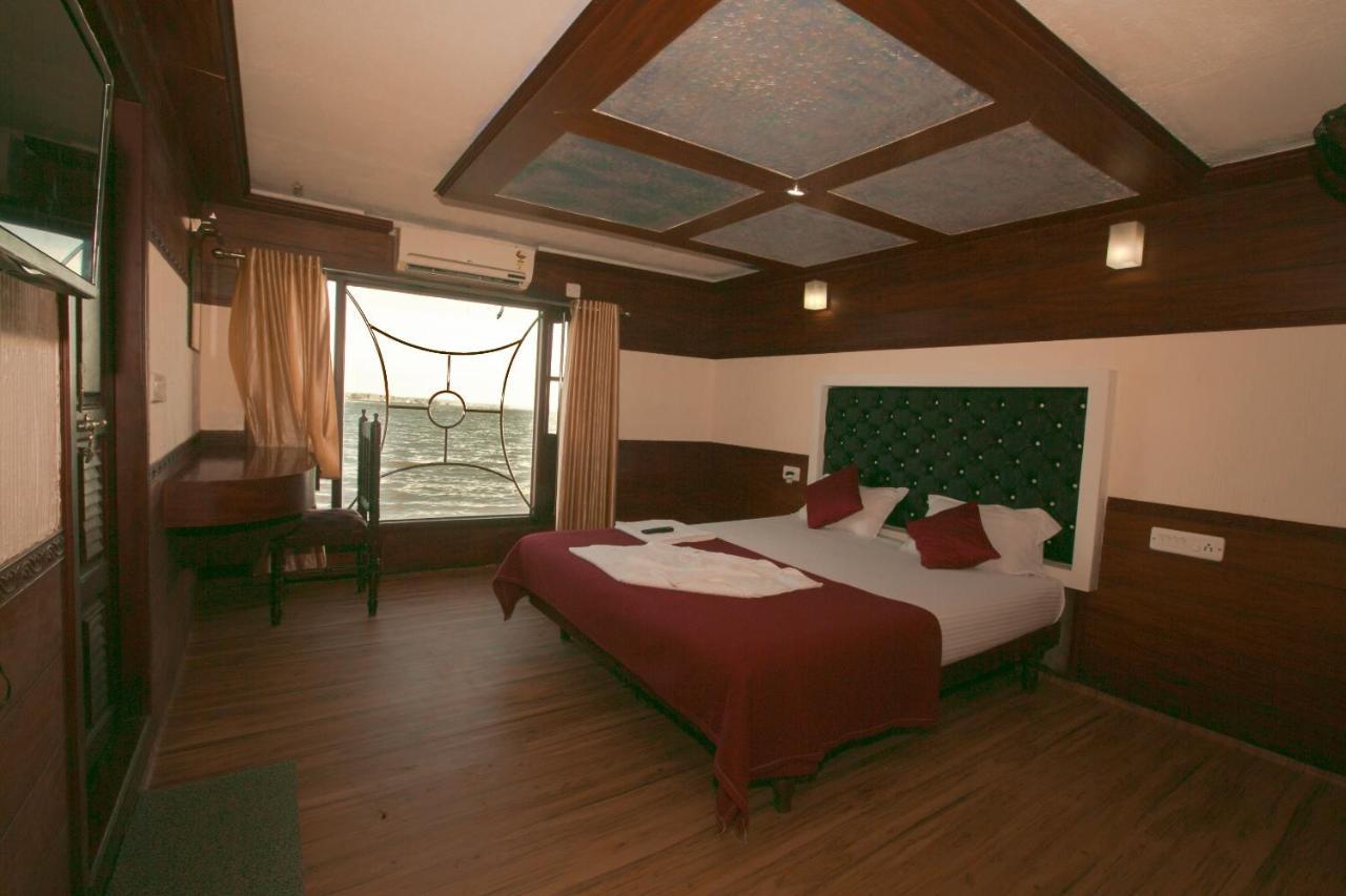 Hotel Harmony Houseboats à Alappuzha Extérieur photo