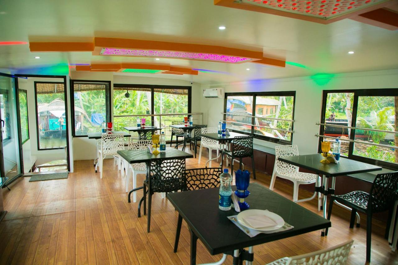 Hotel Harmony Houseboats à Alappuzha Extérieur photo